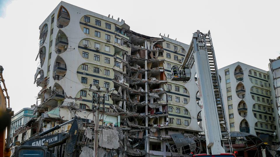 Turki Mulai Bersihkan Puing-puing Gempa Saat Korban Jiwa Lampaui 43.000